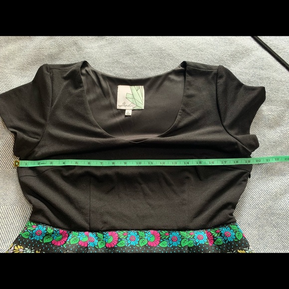 Unique Large Geode Dress - Picture 5 of 6